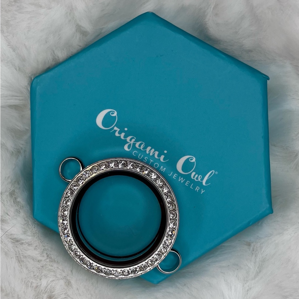 Twist locket silver with crystals for a bracelet